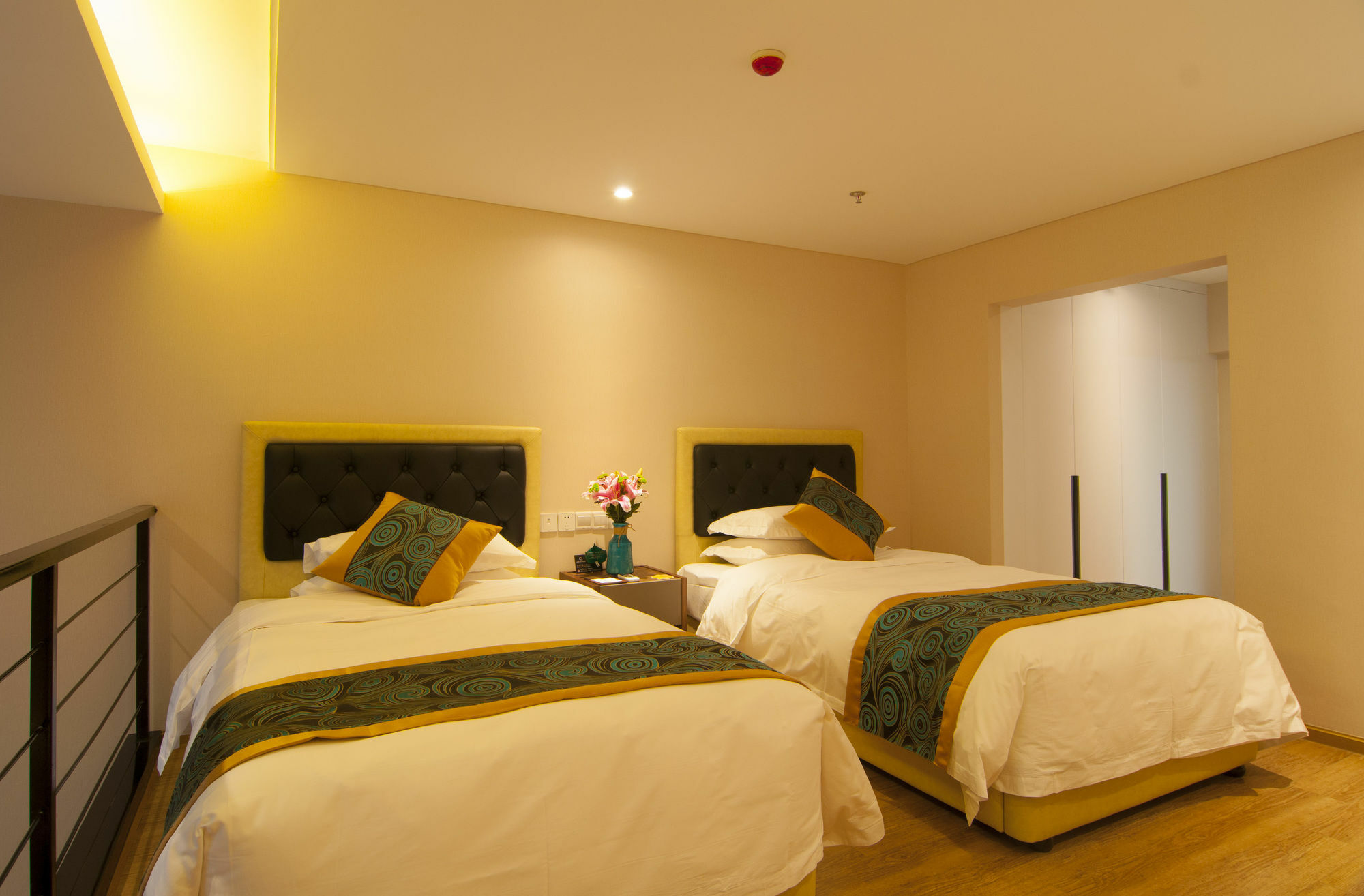 Home Plus Suite Hotel And Apartment Wuhan Exterior foto